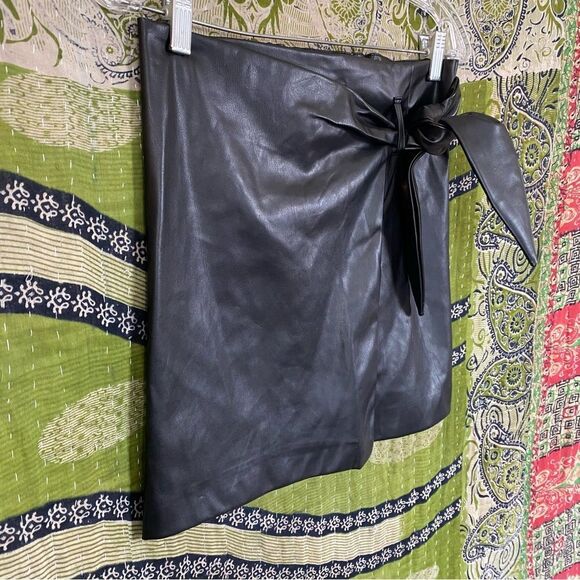 NWT Jason Wu Black Faux Leather Wrap Mini Skirt Size Small - Picture 4 of 16